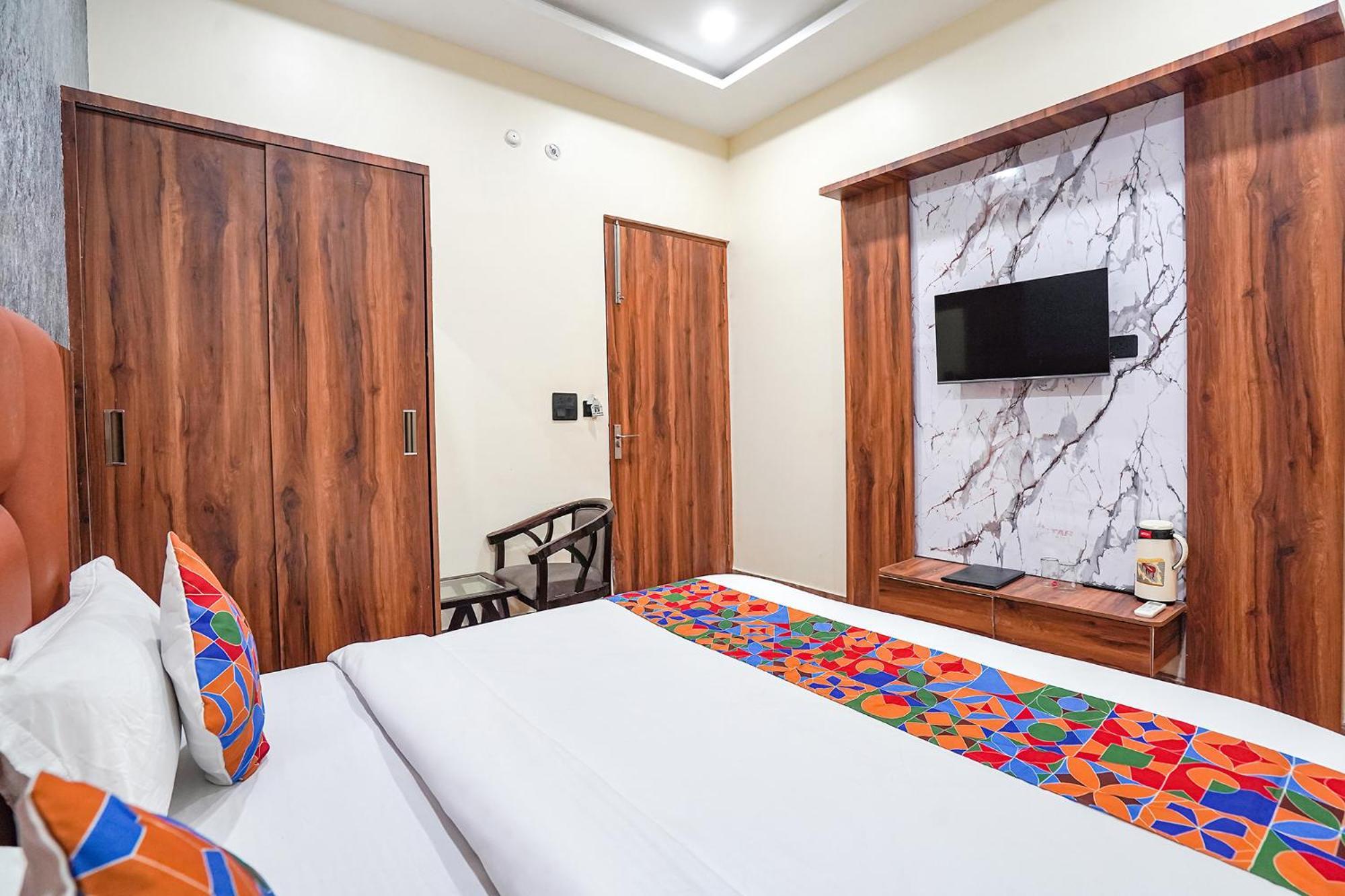 Fabhotel The Vrindavan Inn Buitenkant foto
